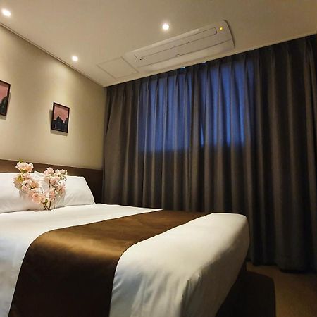 格林豪泰韩国济州岛西归浦市快捷酒店 外观 照片